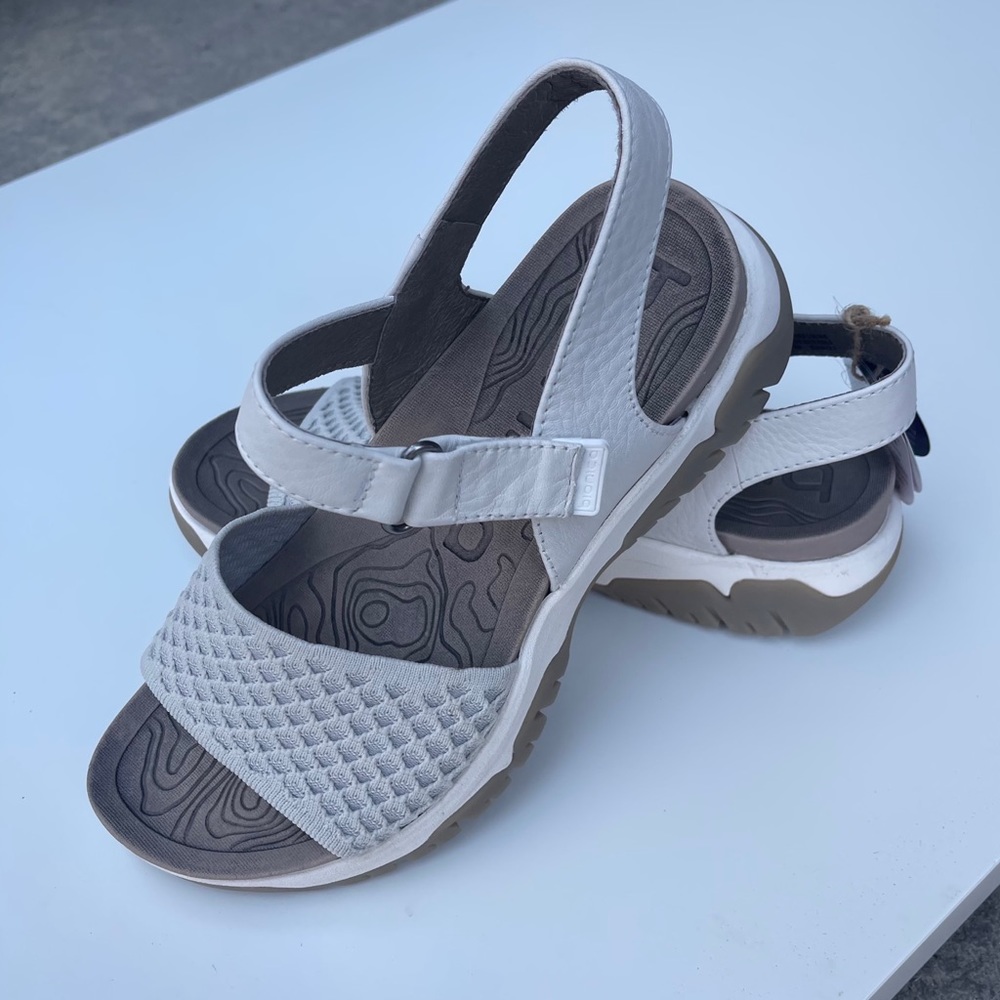 Leather & Mesh Strap Sandal White/Grey NWT